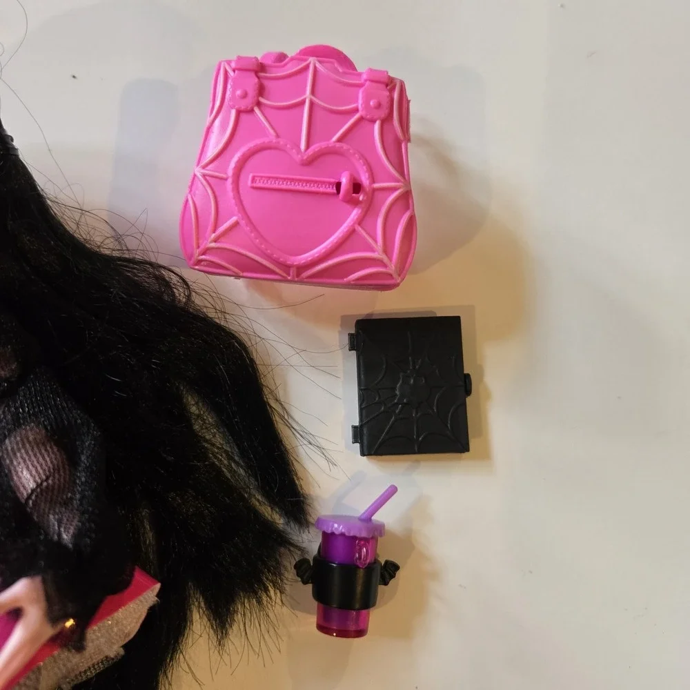 Monster High Draculaura Fashion‎ Doll with Pet Count Fabulous and Accessories